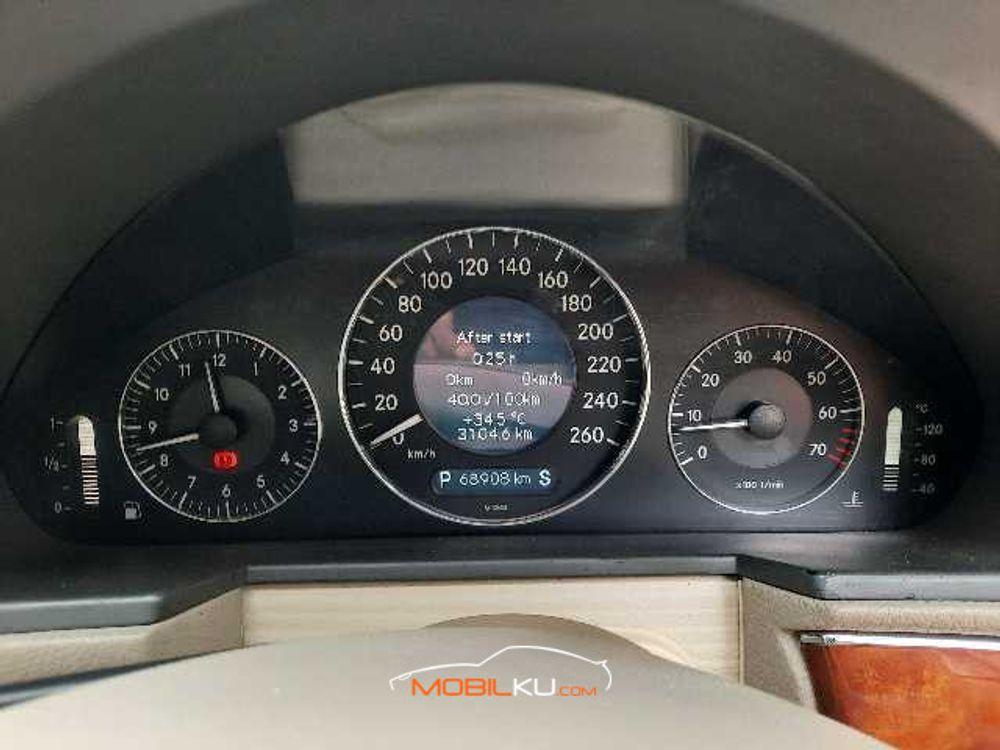 Mobil Mercedes-Benz E-Class 2004