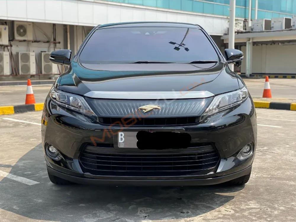 Mobil Toyota Harrier 2015