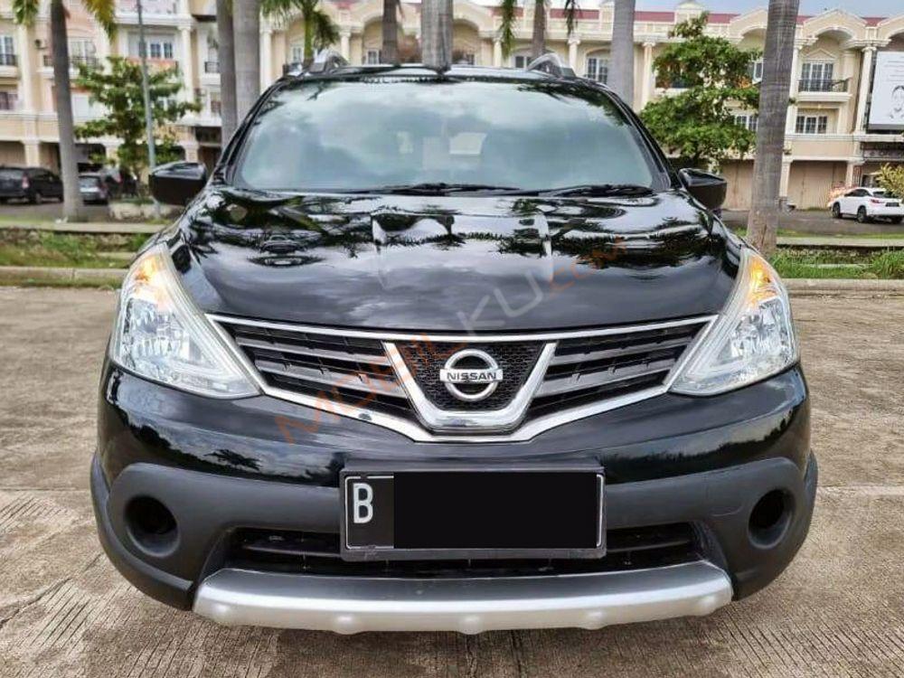 Mobil Nissan Livina 2013