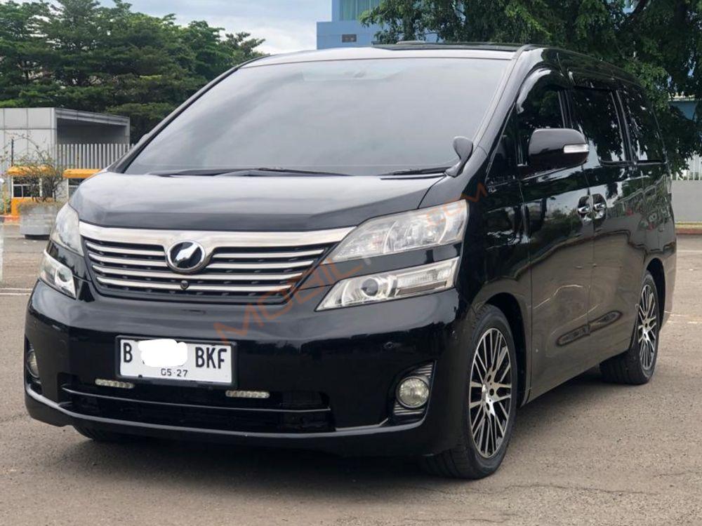 Mobil Toyota Vellfire 2010