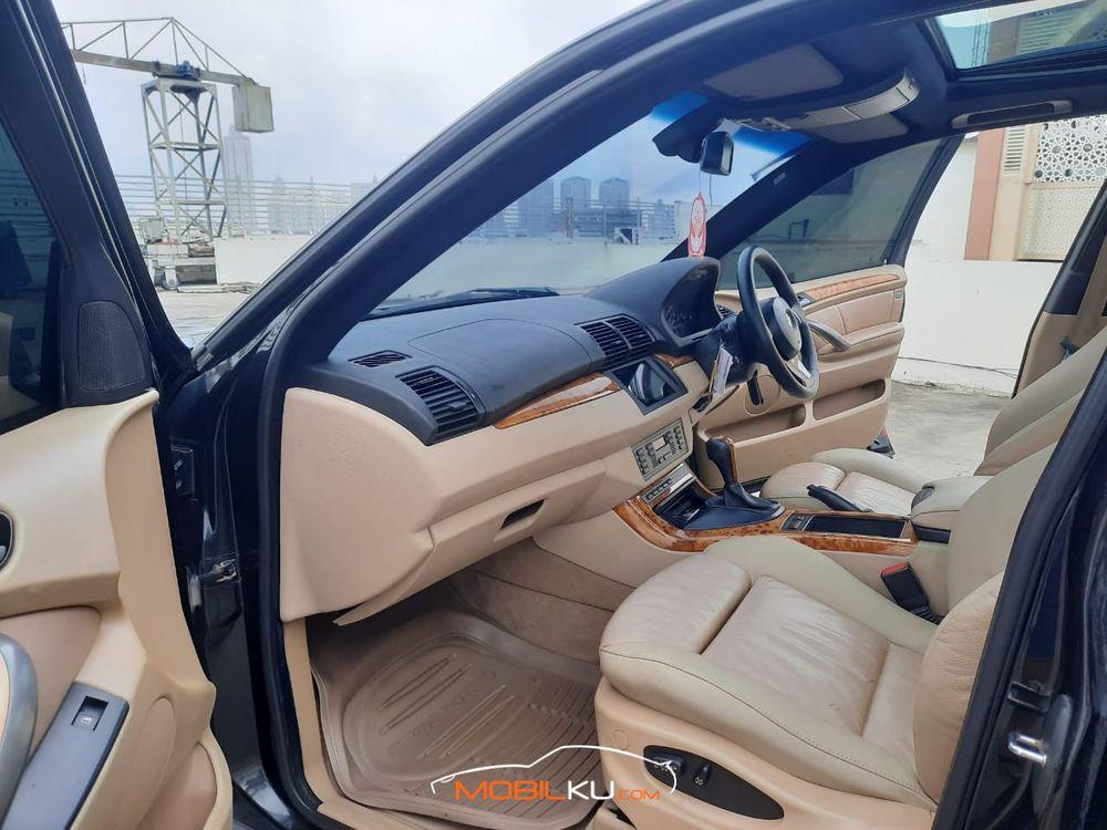 Mobil BMW X5 2005