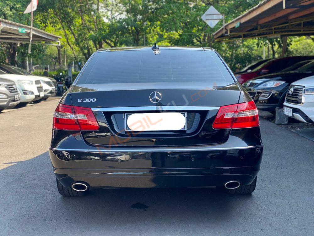 Mobil Mercedes-Benz E-Class 2011