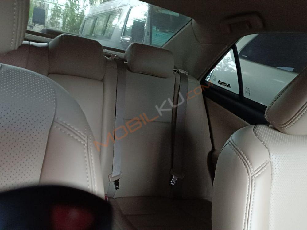 Mobil Toyota Camry 2013