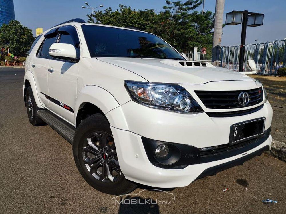 Mobil Toyota Fortuner 2015