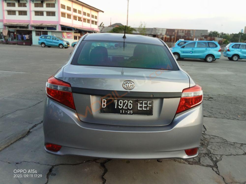 Mobil Toyota Limo 2014