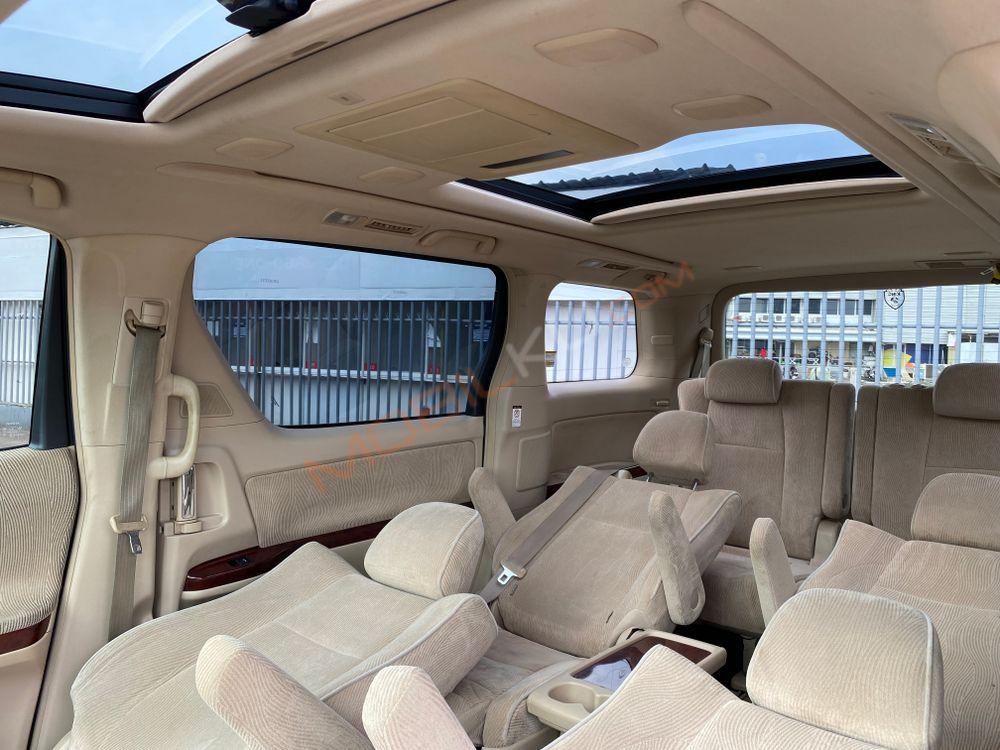 Mobil Toyota Alphard 2010