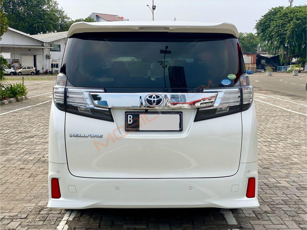 Mobil Toyota Vellfire 2015