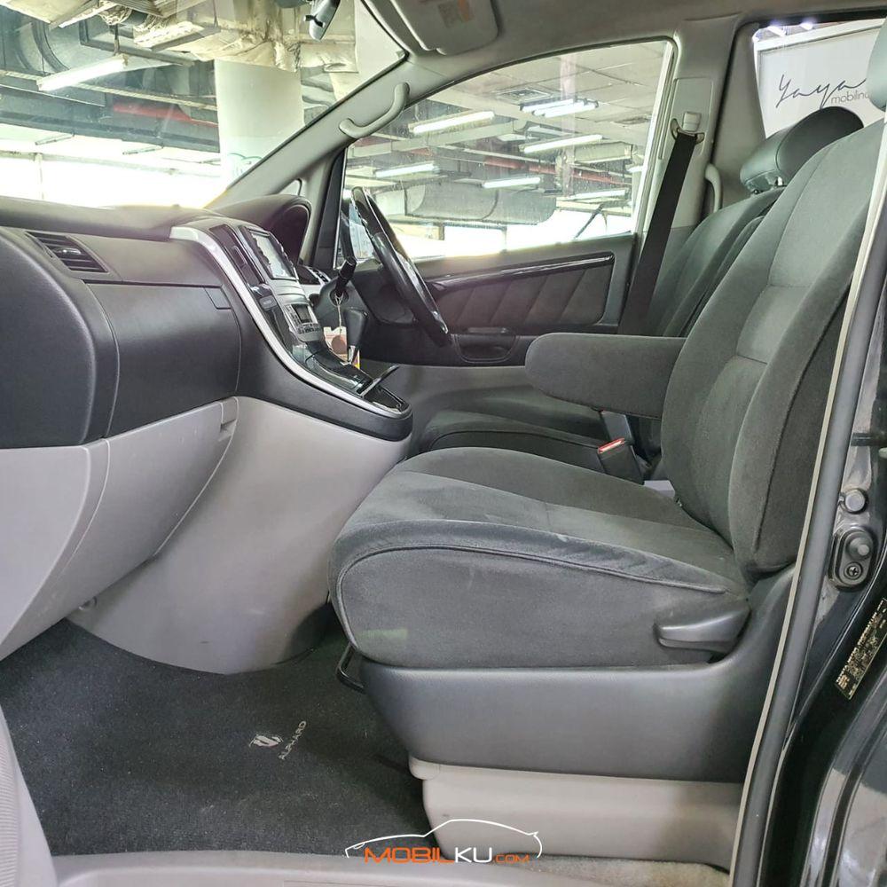 Mobil Toyota Alphard 2012