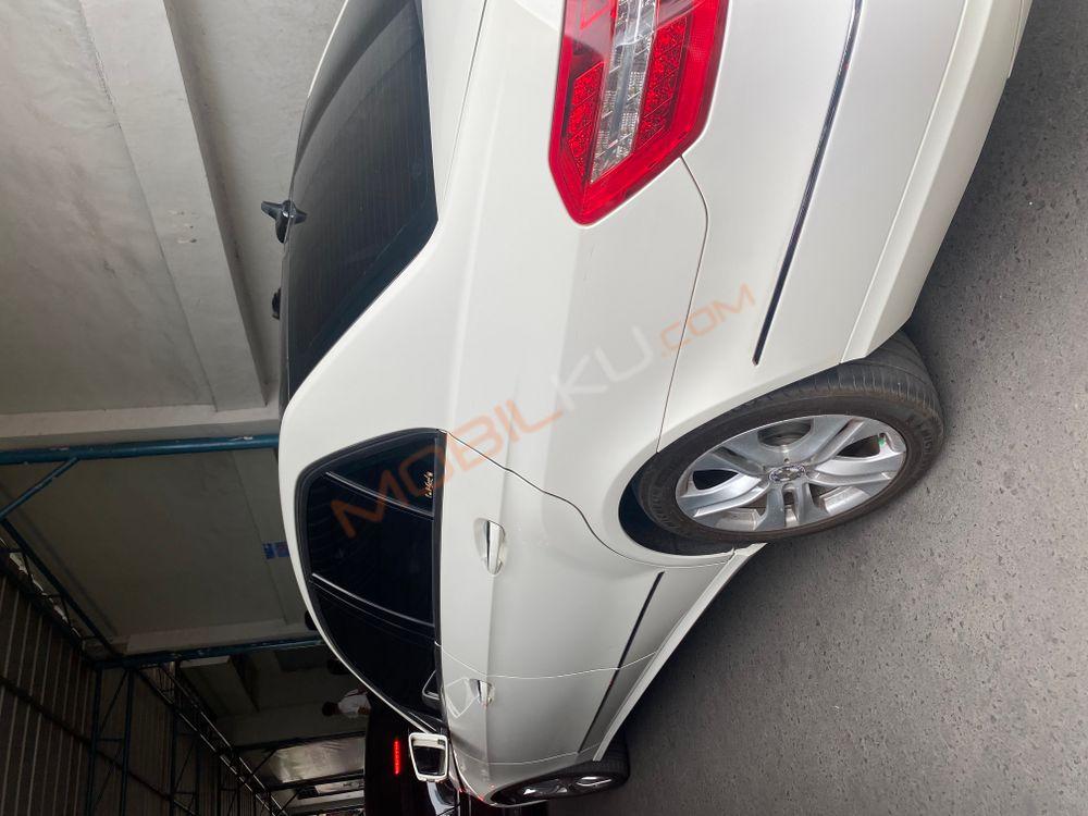 Mobil Mercedes-Benz E-Class 2011