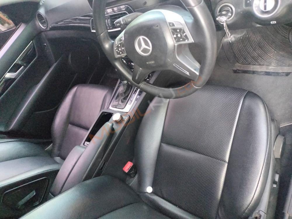 Mobil Mercedes-Benz C-Class 2013
