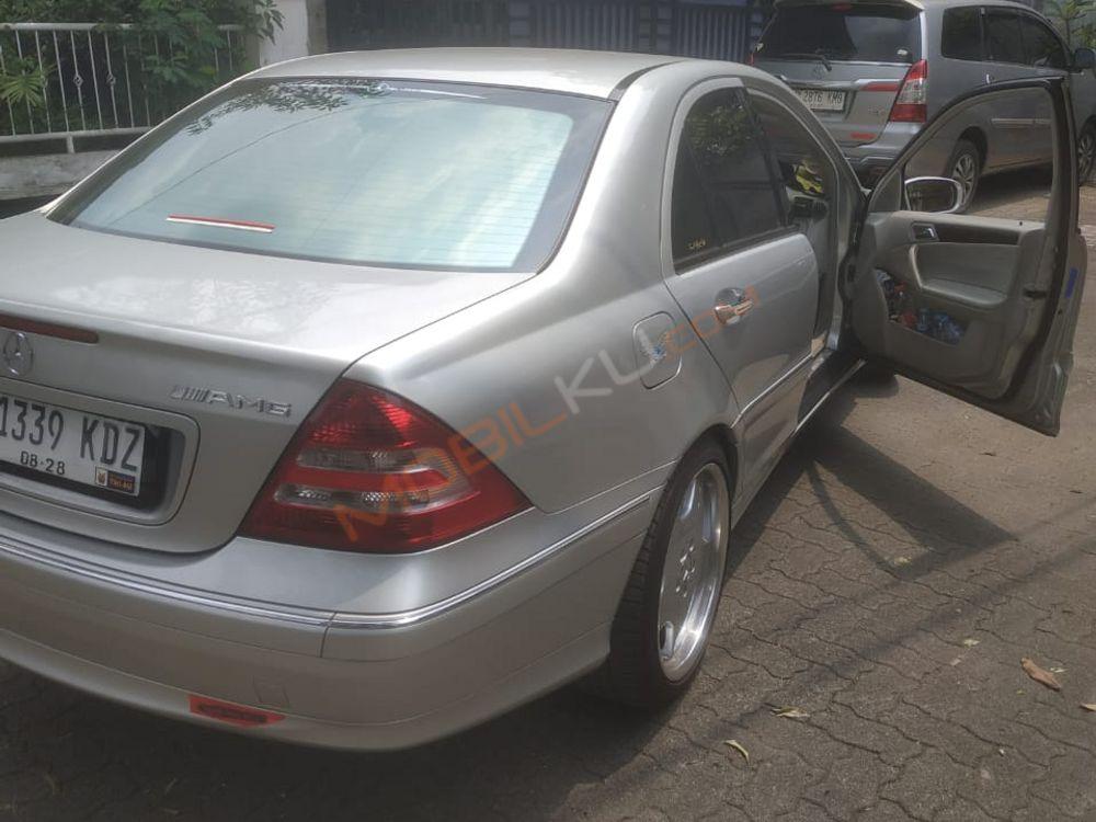Mobil Mercedes-Benz C-Class 2005