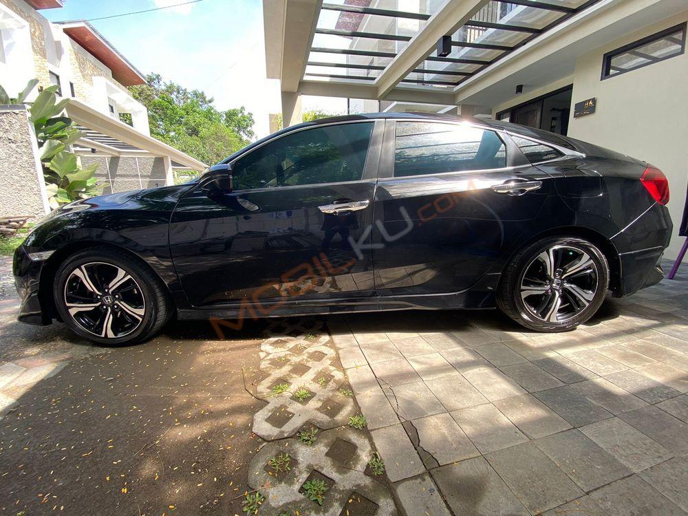 Mobil Honda Civic Sedan 2017