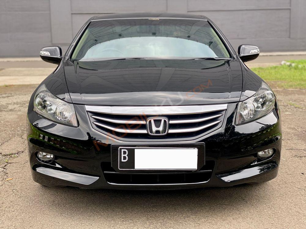 Mobil Honda Accord 2011