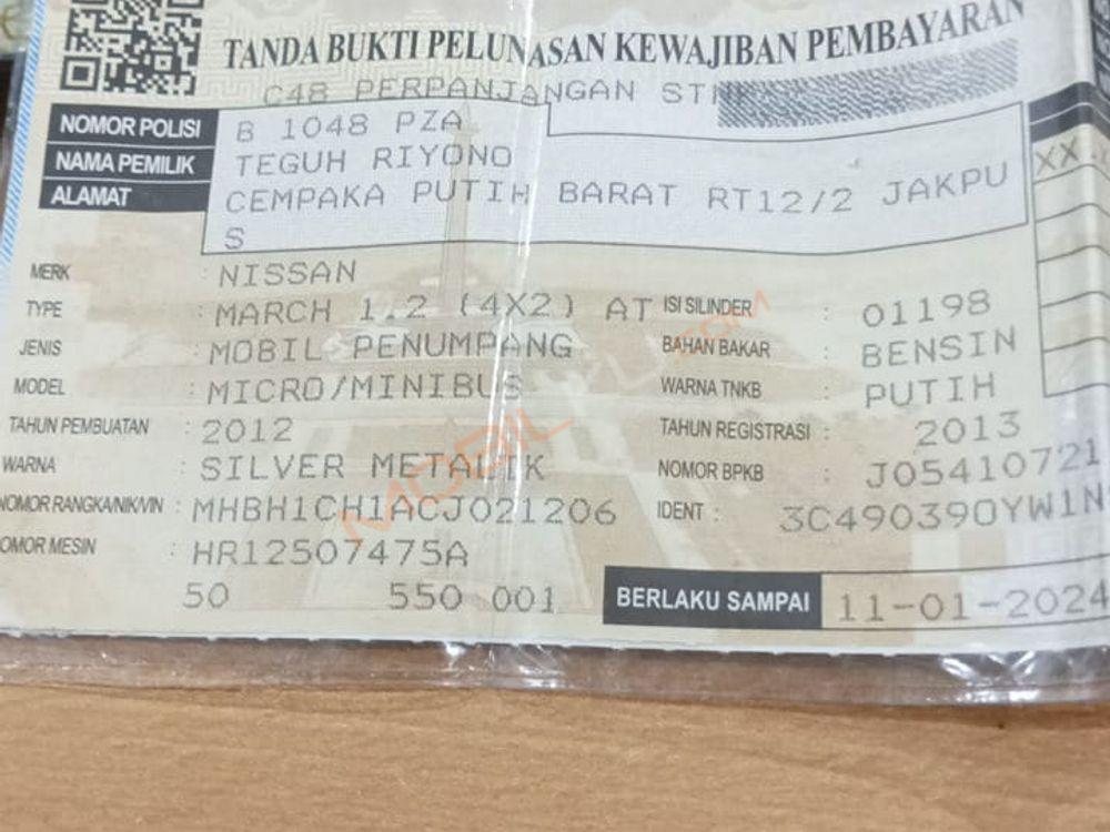 Mobil Nissan March 2013