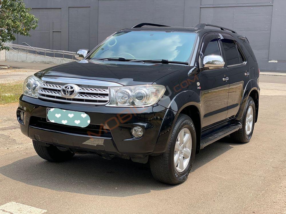 Mobil Toyota Fortuner 2011