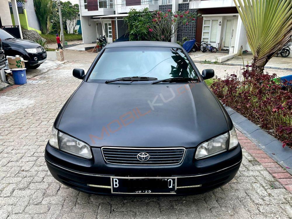 Mobil Toyota Camry 2000