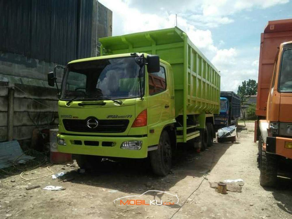 Mobil Hino R260 2016