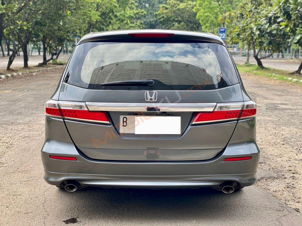 Mobil Honda Odyssey 2012