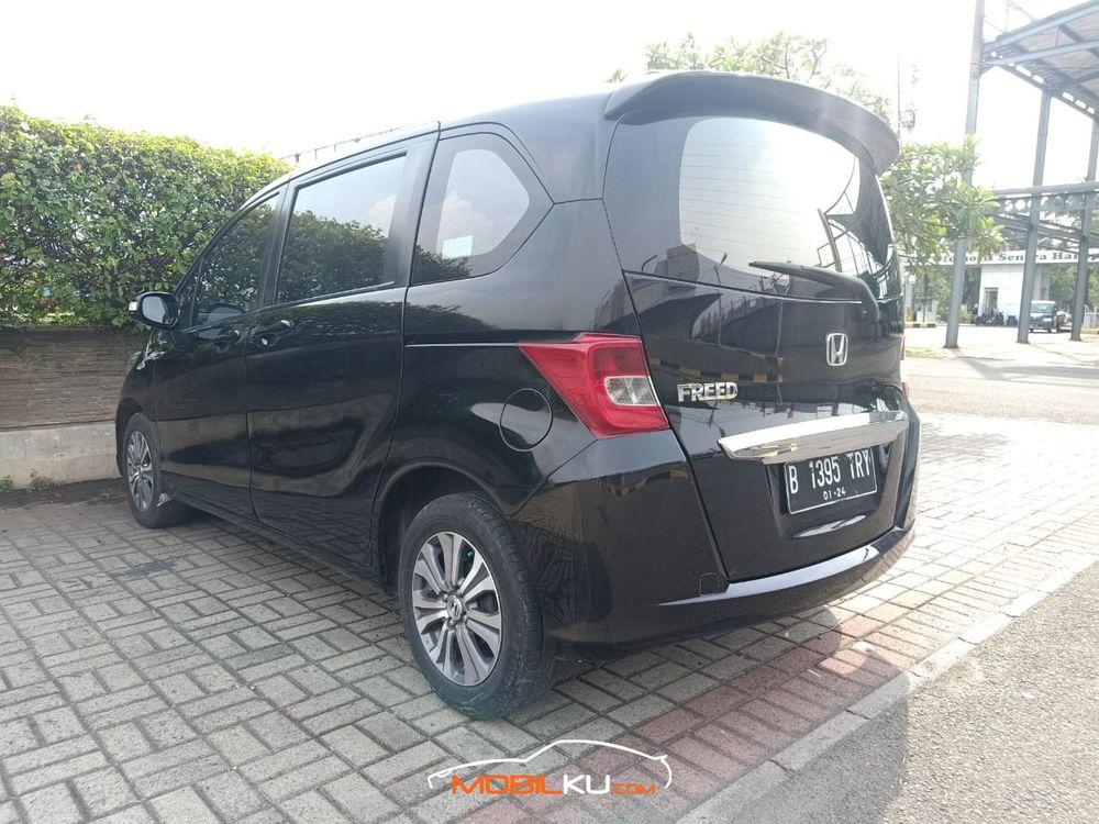 Mobil Honda Freed 2013