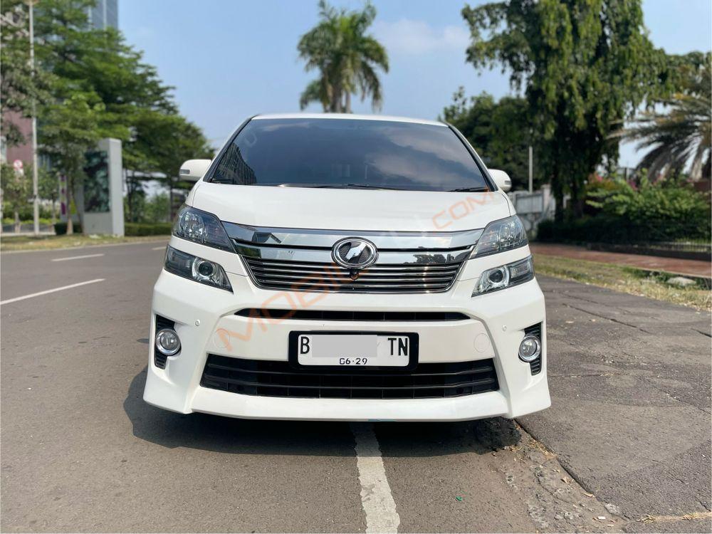 Mobil Toyota Vellfire 2014