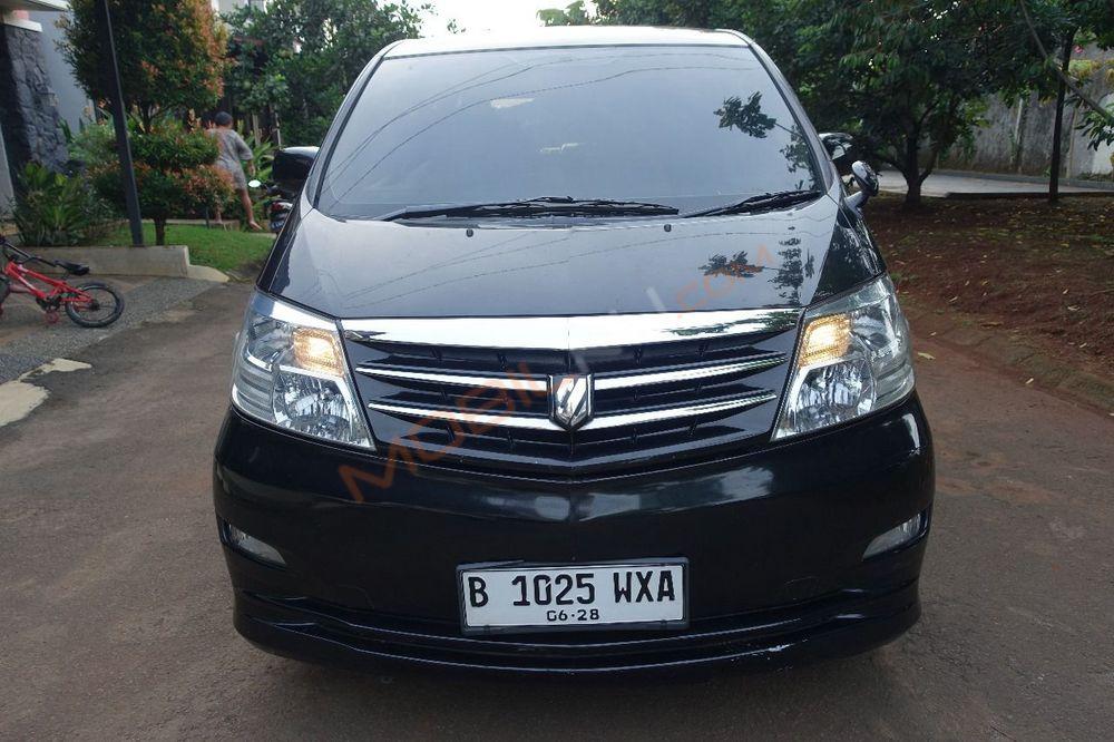 Mobil Toyota Alphard 2005