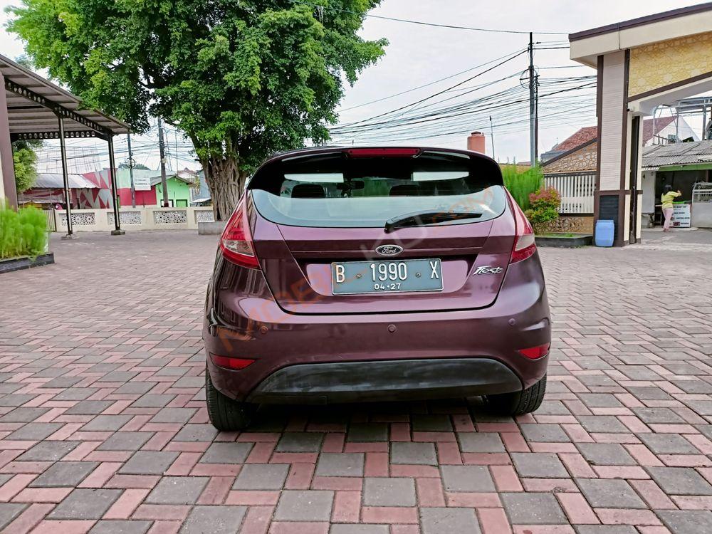 Mobil Ford Fiesta 2012