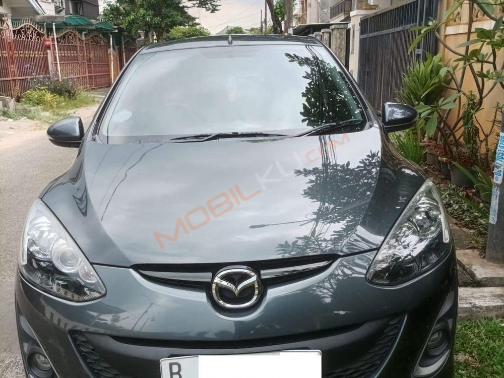 Mobil Mazda 2 Hatchback 2012