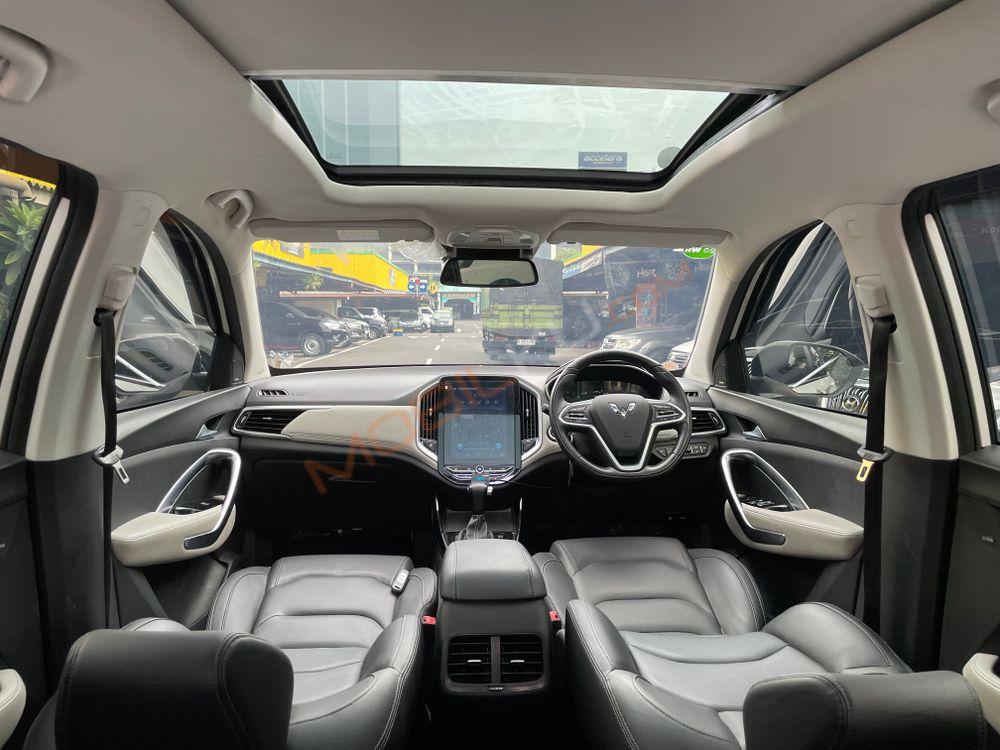 Mobil Wuling Almaz 2022