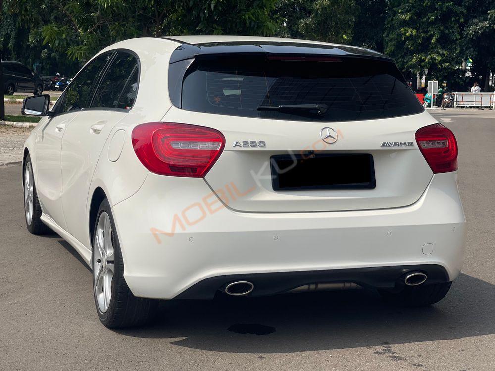 Mobil Mercedes-Benz A-Class 2013