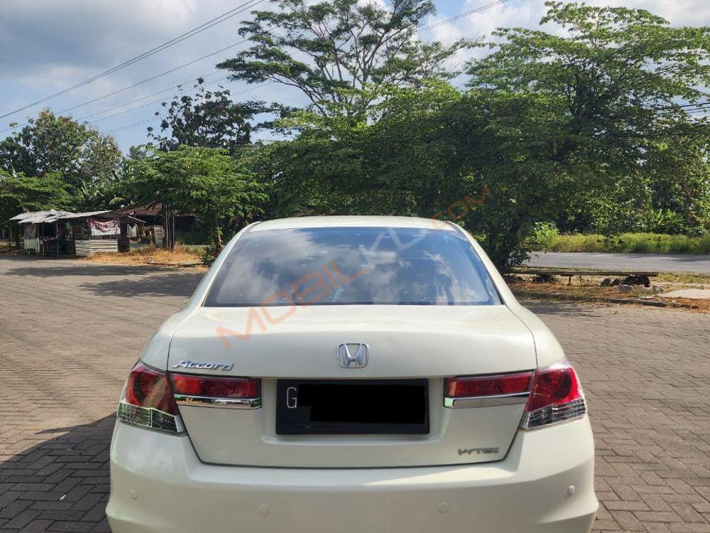 Mobil Honda Accord 2012