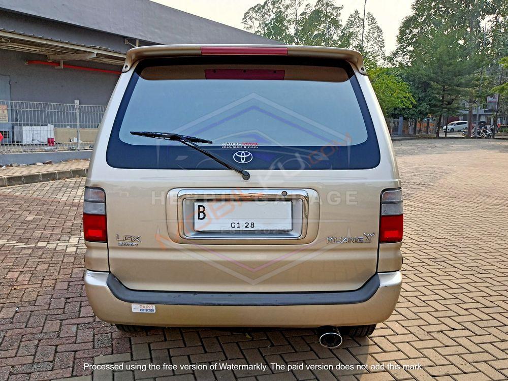 Mobil Toyota Kijang 2001