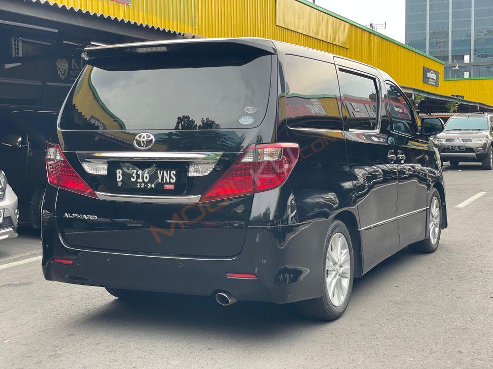 Mobil Toyota Alphard 2009