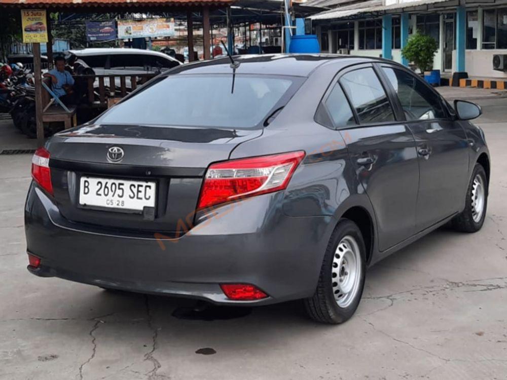 Mobil Toyota Limo 2014