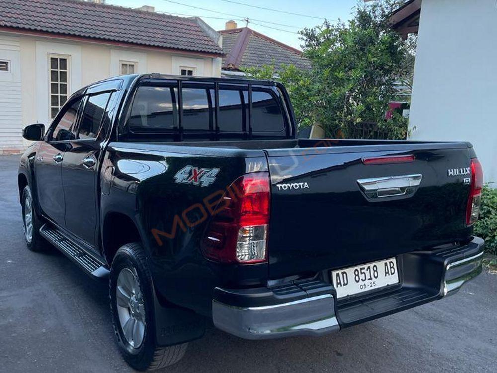 Mobil Toyota Hilux 2020
