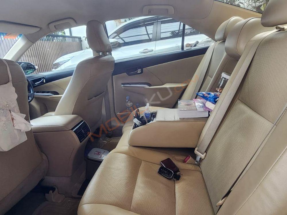 Mobil Toyota Camry 2016