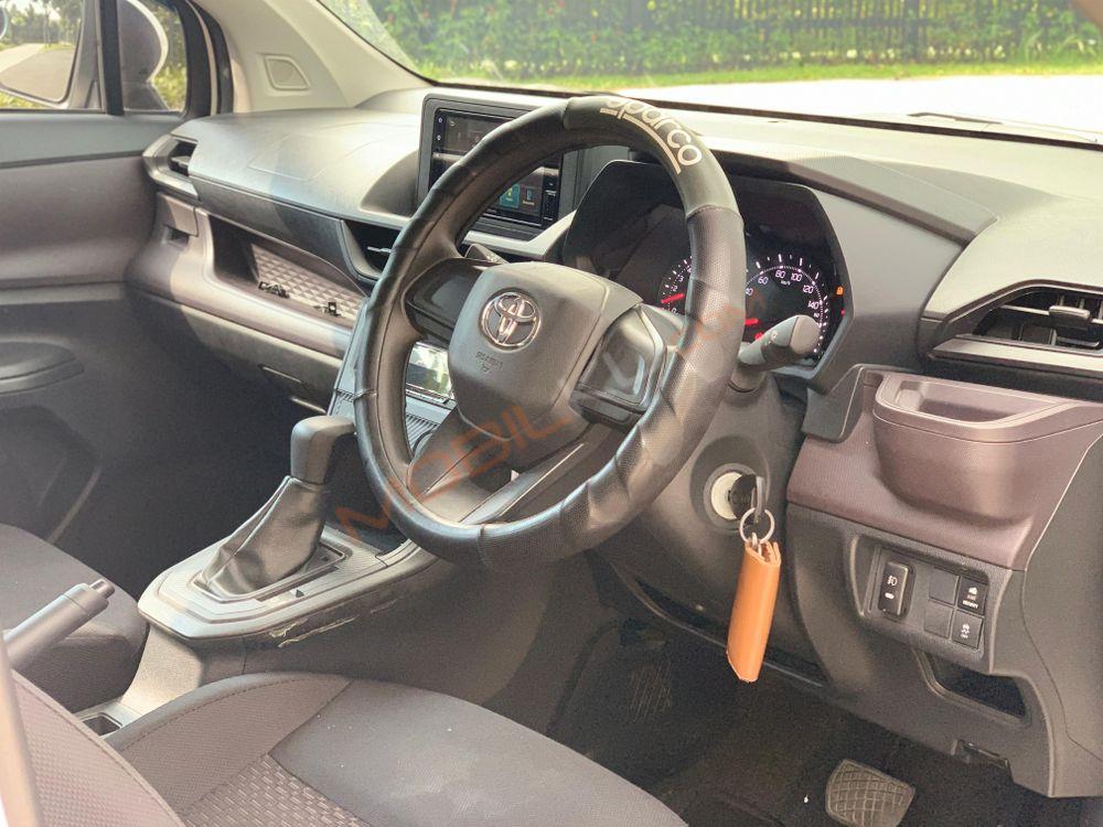 Mobil Toyota Avanza 2022