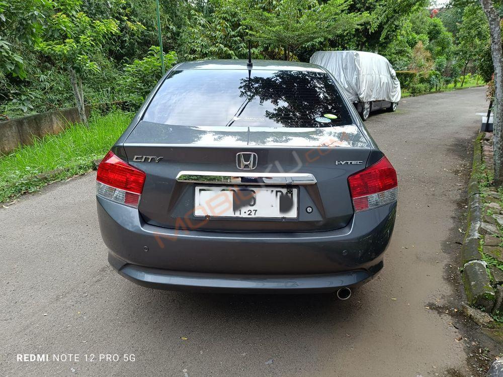Mobil Honda City Sedan 2010
