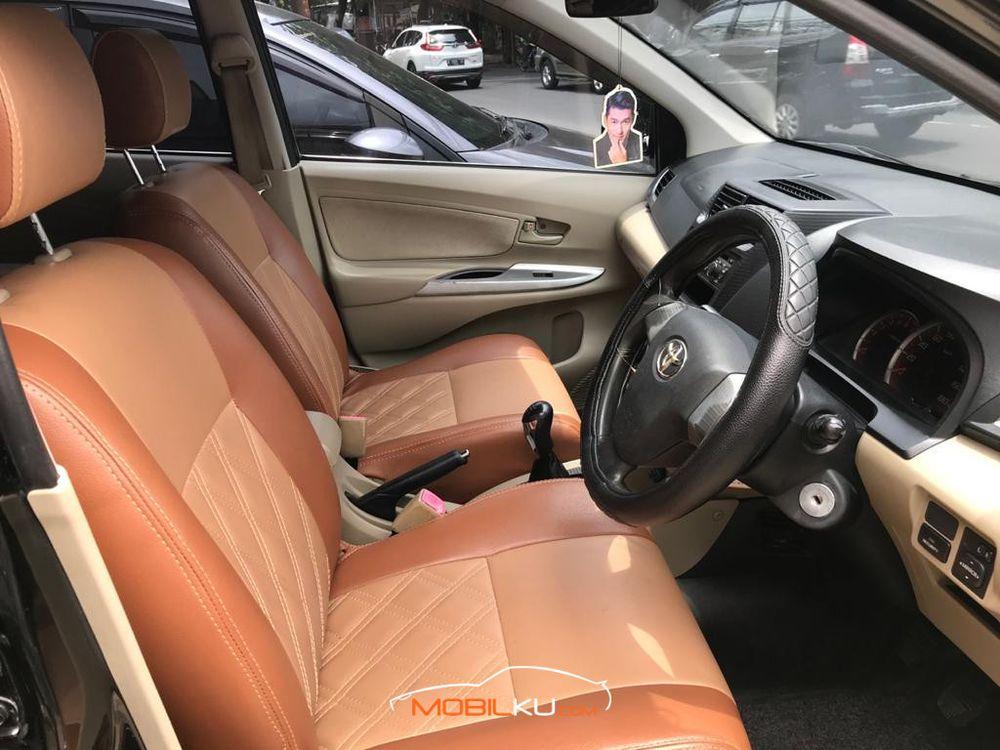 Mobil Toyota Avanza 2015