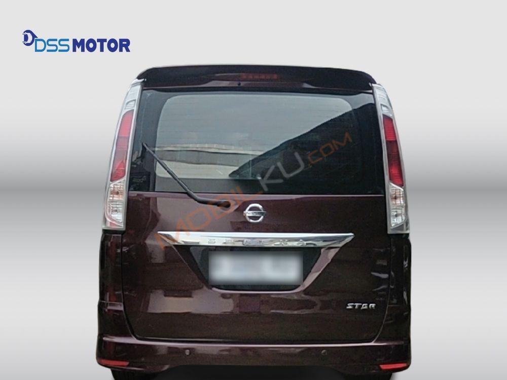 Mobil Nissan Serena 2018