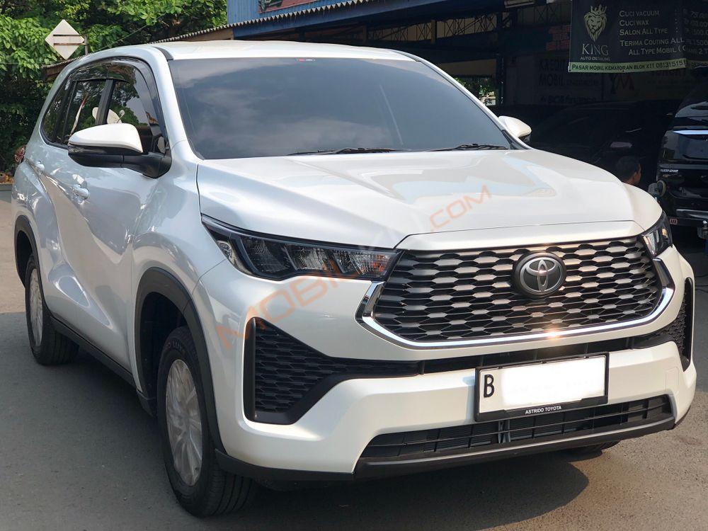 Mobil Toyota Kijang Innova Zenix 2023