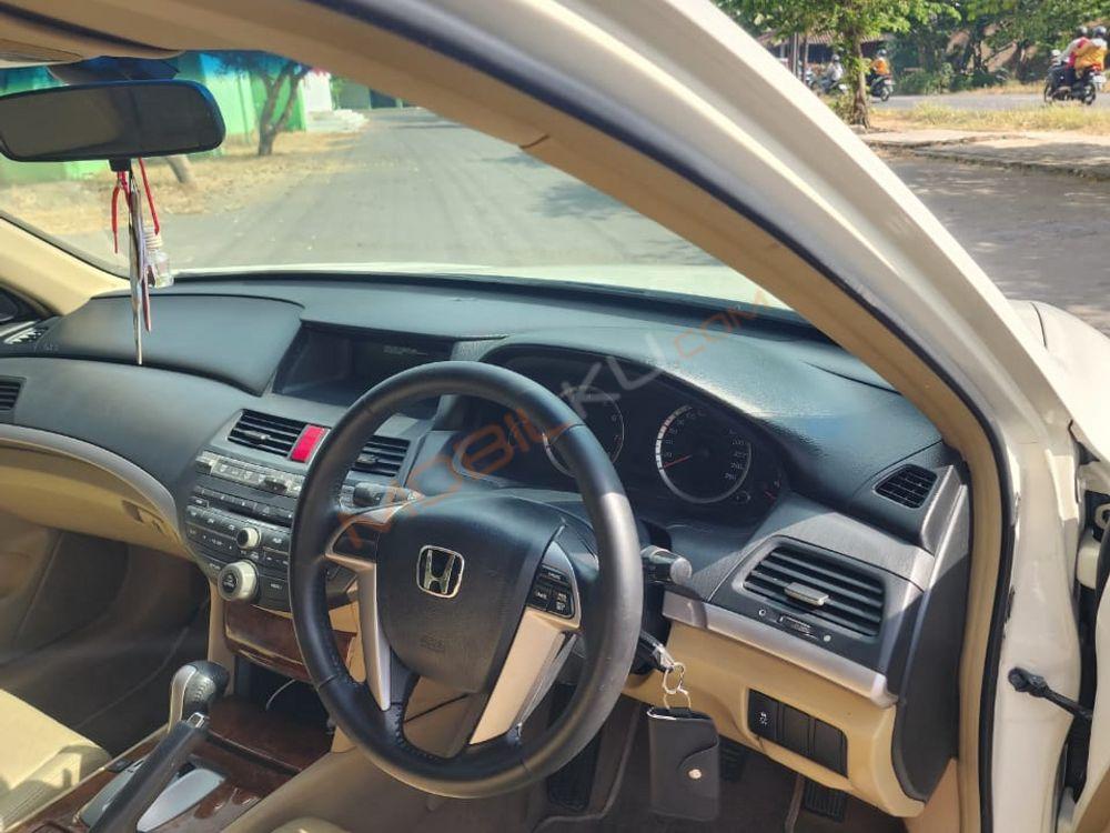 Mobil Honda Accord 2012