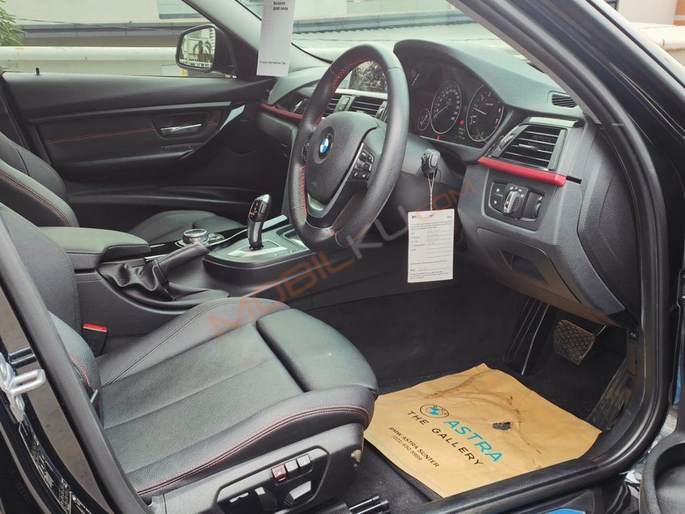 Mobil BMW 3 Series 2015