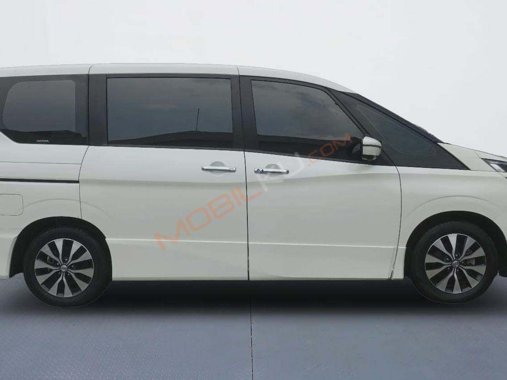 Mobil Nissan Serena 2019