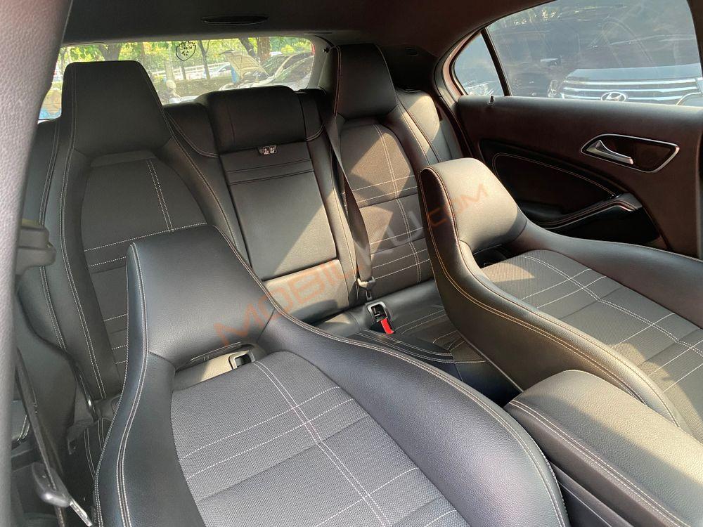 Mobil Mercedes-Benz A-Class 2013