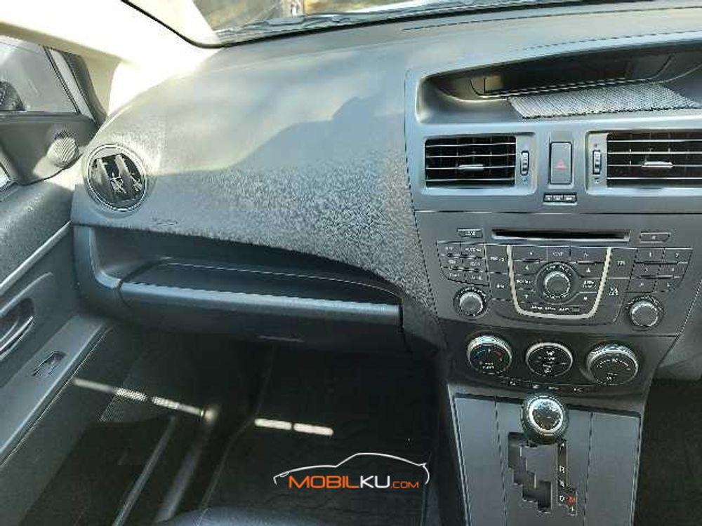Mobil Mazda 5 2017