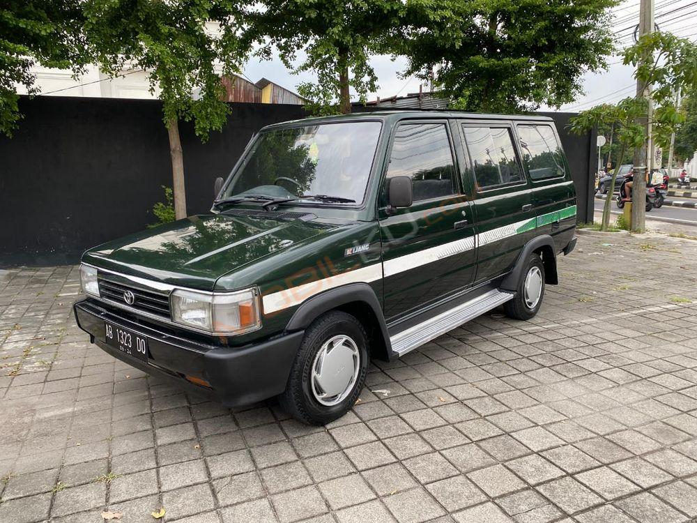 Mobil Toyota Kijang 1996