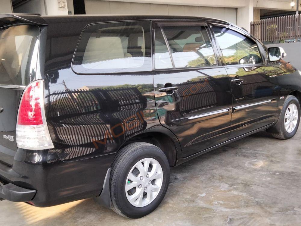 Mobil Toyota Kijang Innova 2010
