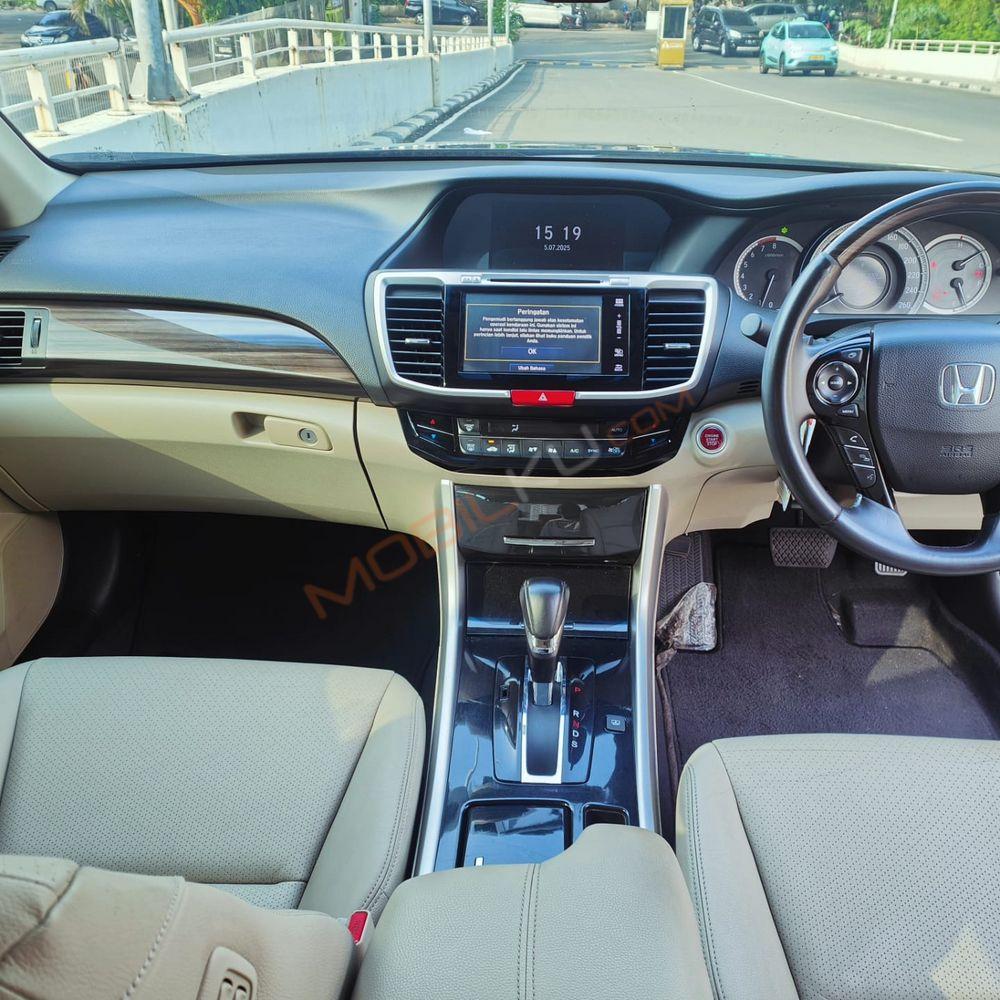 Mobil Honda Accord 2017