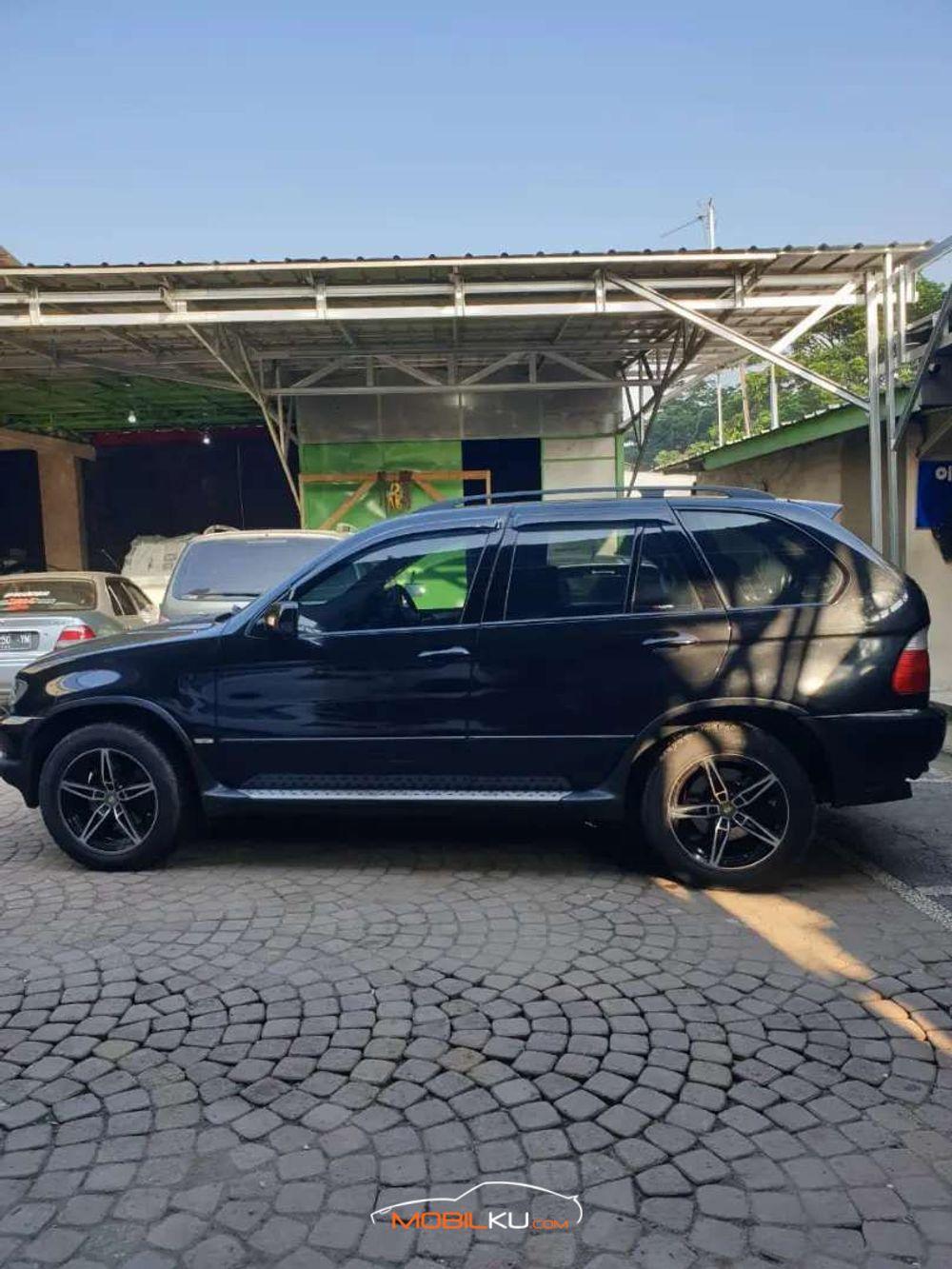 Mobil BMW X5 2003