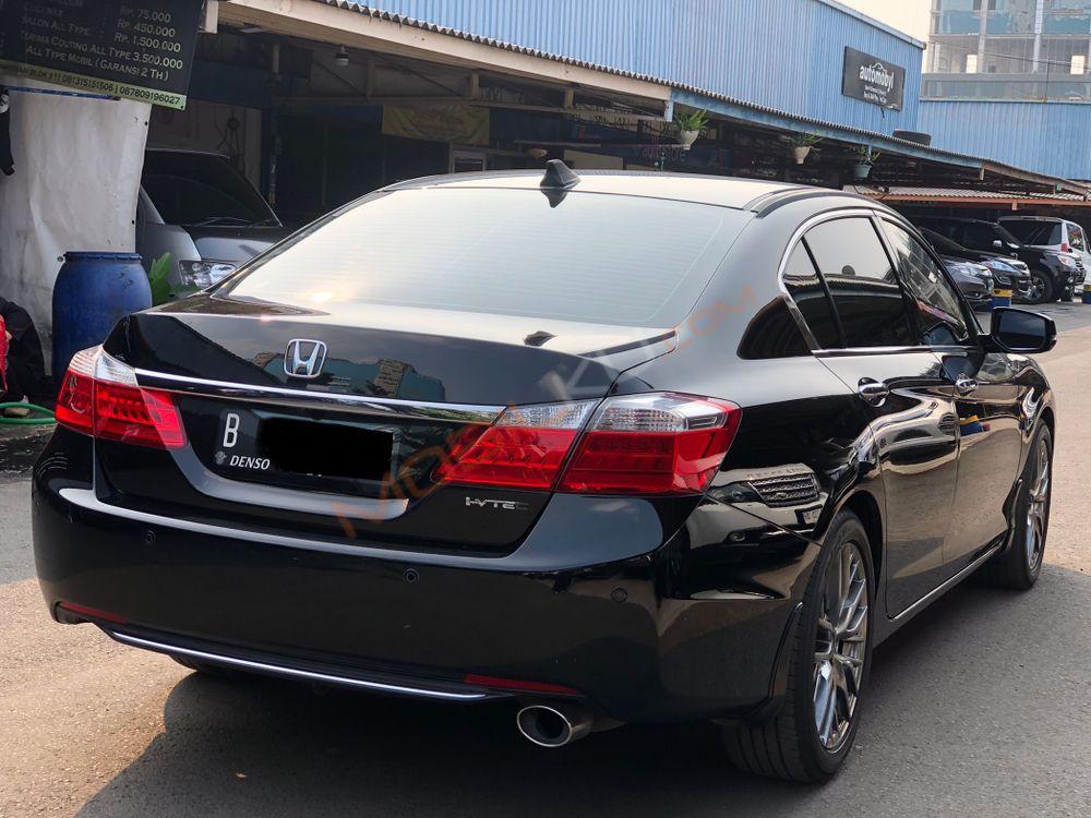 Mobil Honda Accord 2013